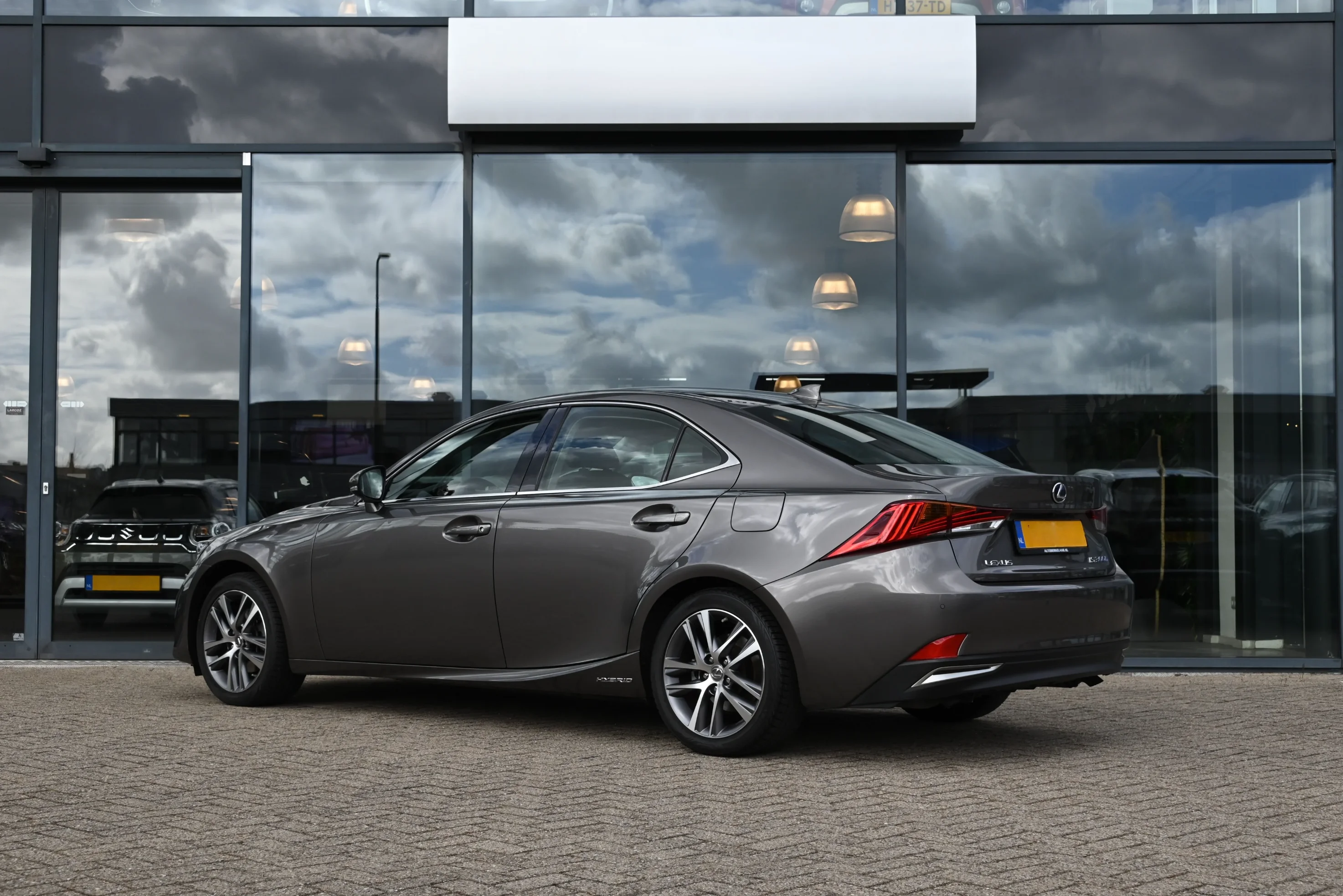 Lexus 1
